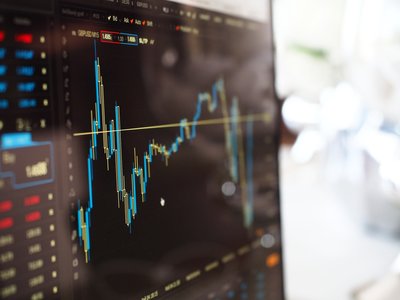 Tým HAVEL & PARTNERS pro oblast bankovnictví a financí poskytl právní poradenství při úpisu akcií eMan na burze