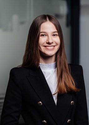 Vivienn Uvegesova vyrez small